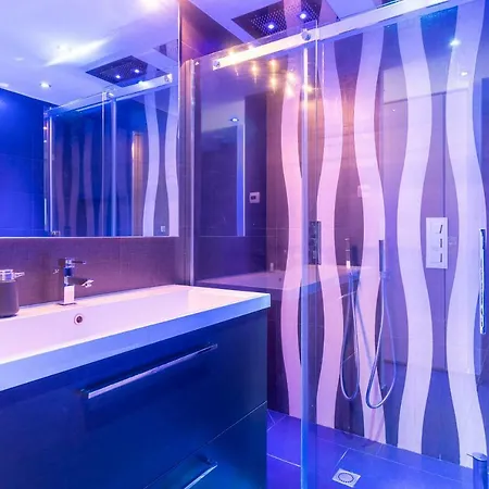Regina Bay Apartment *